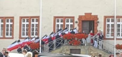 Reichsflaggen am Schloss Salder